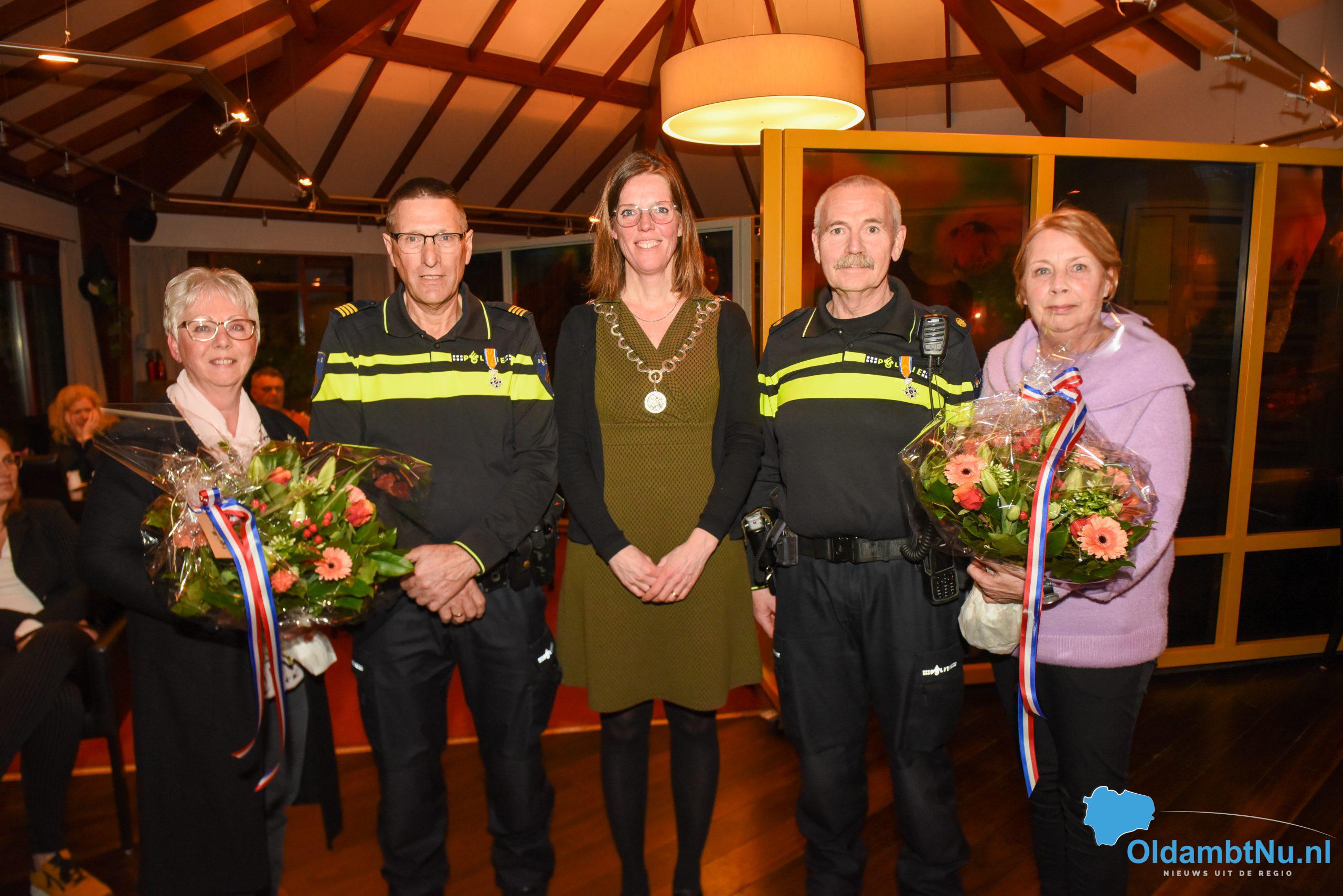 Uitreiking Koninklijke Onderscheiding Aan Twee Vrijwilligers Van De ...