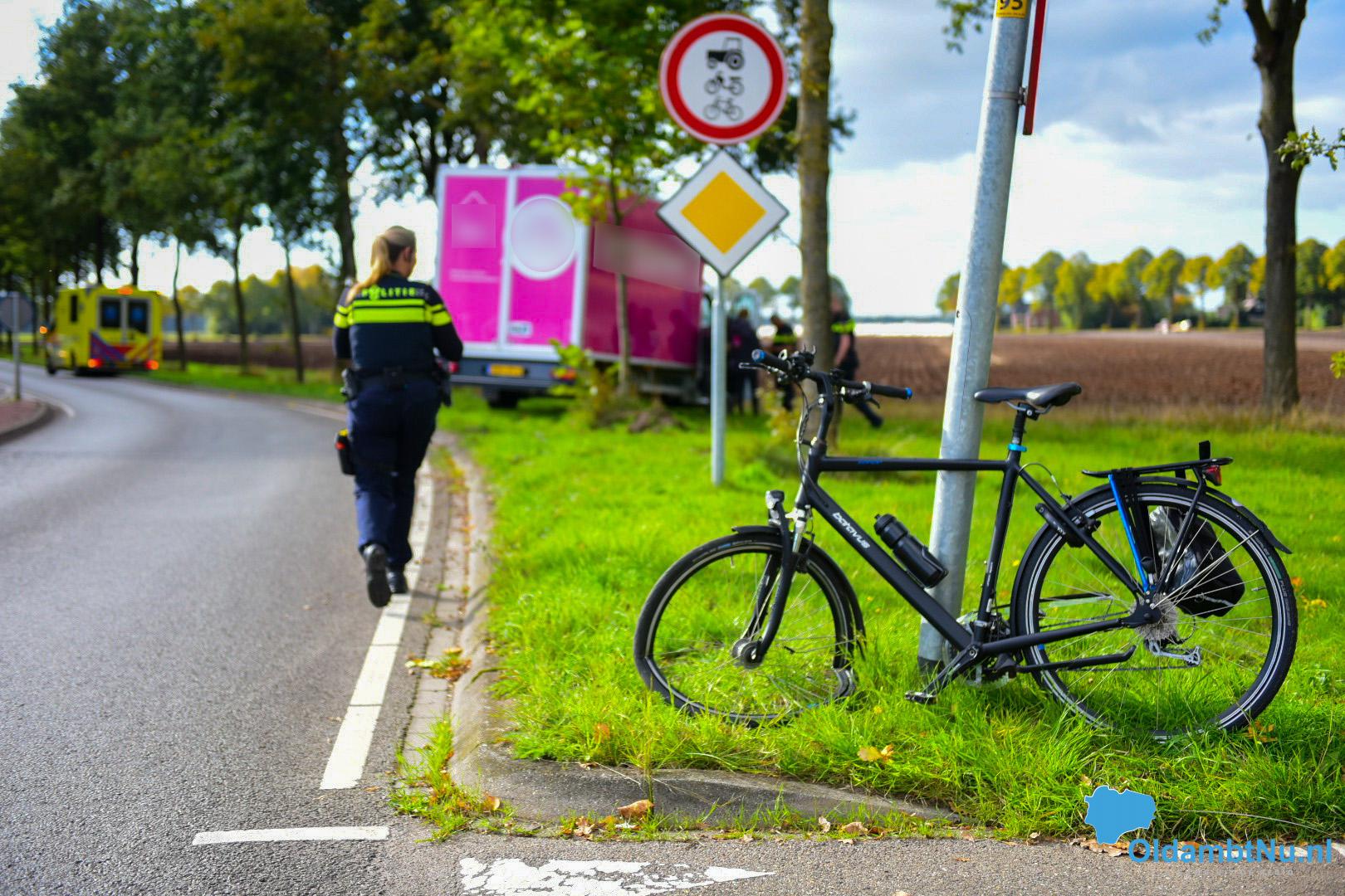 Fietser Raakt Gewond Na Aanrijding Met Bakwagen - Oozo.nl